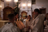 В Рождественский сочельник митрополит Артемий совершил Литургию в Спасо-Преображенском кафедральном соборе