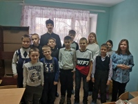 Хабаровский священник проводит беседы с детьми из кризисных семей