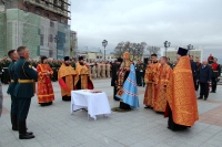 Митрополит Артемий возглавил молебен за дарование Победы на площади воинской славы