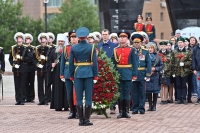Правящий архиерей принял участие в возложению цветов к Вечному огню на площади Славы