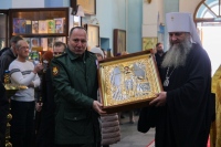 Митрополит Артемий совершил молебен в Успенском соборе по случаю передачи в дар иконы святого Александра Невского