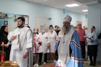 «Ваш труд - это милосердие каждый день»: митрополит Артемий совершил молебен в городской поликлинике №7
