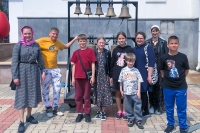 Дети воскресной школы Елизаветинского храма изучают колокольный звон