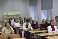 Будущие медики обсудили семейные ценности вместе со священником