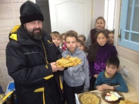 Православные верующие поселка Охотск угостили блинами воспитанников дома-интерната