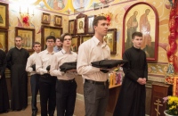 Митрополит Артемий благословил студентов семинарии на ношение подрясников