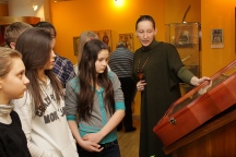 Школьники посетили выставку православной иконы «Под образами чистится душа». 26 января 2013 год.