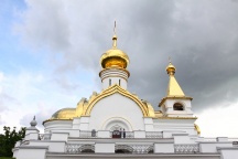 Экскурсия дальневосточной парламентской делегации в храме преподобного Серафима Саровского г.Хабаровска. 7 июня 2011г.